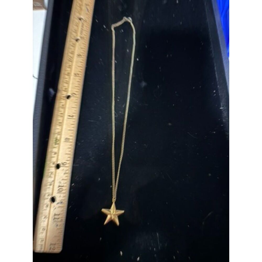 vtg Minimalist gold star necklace